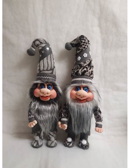 Balíček čtyř různých kožešin na výrobu skřítků – 4× cca 24 × 24 cm